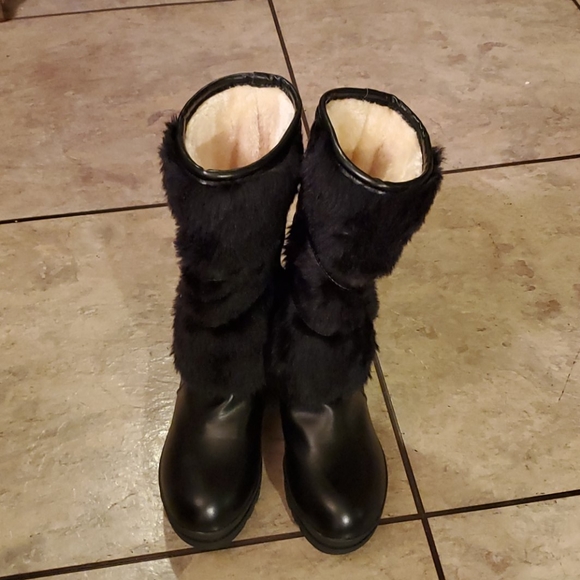 Beautiful black and gold trim winter boots, sz9 - Picture 2 of 3